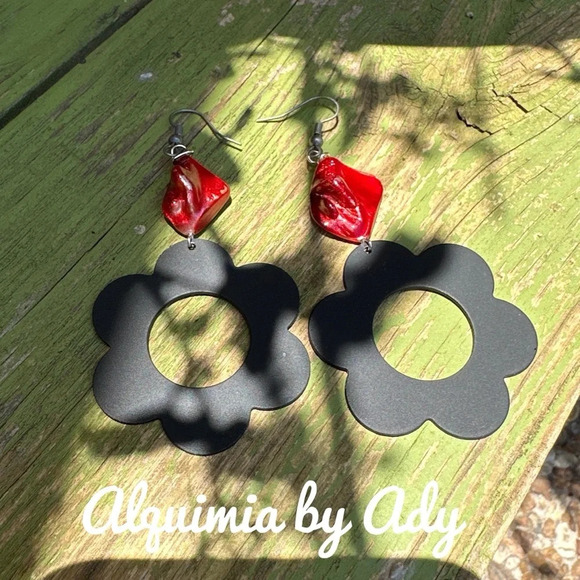 Big Biwa pearl dyed in blood red extra long maxi black daisy dangle earrings - Picture 1 of 3